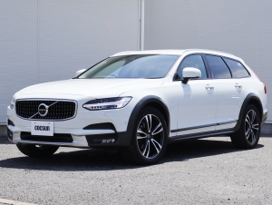 ボルボ V90 クロスカントリー D4 AWD プロ