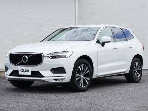 ボルボ XC60 D4 モメンタム