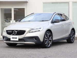 ボルボ V40 クロスカントリー D4 モメンタム