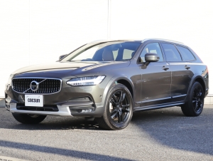 ボルボ V90 クロスカントリー D4 AWD モメンタム
