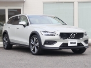 ボルボ V60 クロスカントリー B5 AWD プロ バーチライトメタリック 新着中古車情報