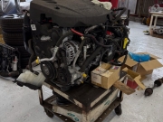 エンジン不調のXC60に中古のエンジンを利用しての交換作業を行っています。