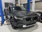 パイングレーメタリックの色味がとても綺麗なモデルです。