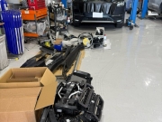 エアコンが冷えないという定番になってしまった現行系ボルボの故障。エバポレーターのフロント側とリア側、両方より漏れが確認できました。