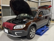 昨日の投稿に続き、今回は136型ボルボXC70のエバポレーター交換を現在行っています。