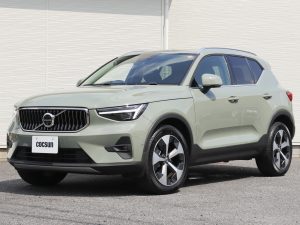 ボルボ　XC40　ウルトラ　B4　AWD