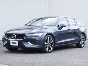 ボルボ　V60　リチャージ　プラグインハイブリッド　T6　AWD　インスクリプション