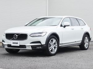 ボルボ　V90　クロスカントリー　D4　AWD　モメンタム