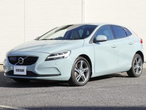 ボルボ　V40　T3　モメンタム