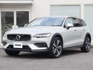ボルボ　V60　クロスカントリー　B5　AWD　プロ
