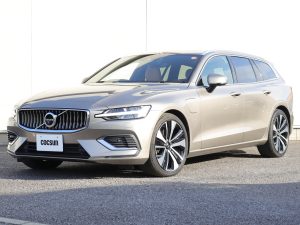 ボルボ　V60　リチャージ　プラグインハイブリッド　T6　AWD　インスクリプション