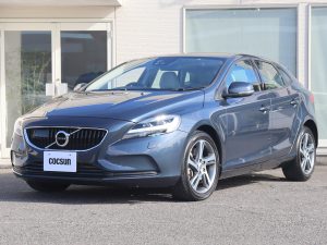 ボルボ　V40　D4　モメンタム