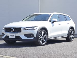 ボルボ　V60　クロスカントリー　B5　AWD　プロ