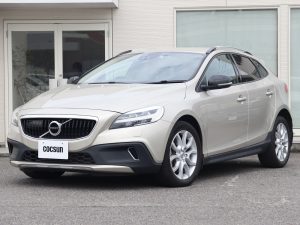 ボルボ　V40　クロスカントリー　D4　モメンタム