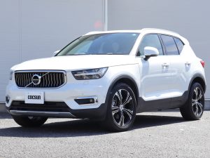 ボルボ　XC40　T4　AWD　インスクリプション