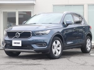 ボルボ　XC40　B4　AWD　モメンタム