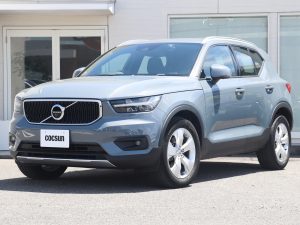 ボルボ　XC40　B3　モメンタム