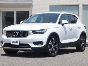 ボルボ　XC40　B4　AWD　インスクリプション
