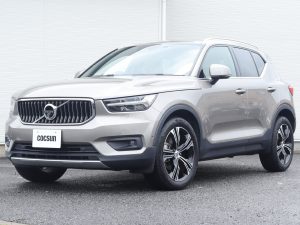 ボルボ　XC40　B4　AWD　インスクリプション