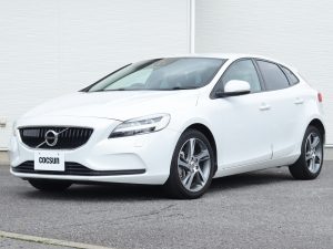 ボルボ　V40　D4　モメンタム