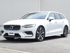 ボルボ　V60　リチャージ　プラグインハイブリッド　T6　AWD　インスクリプション
