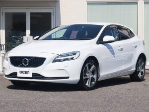 ボルボ　V40　D4　モメンタム