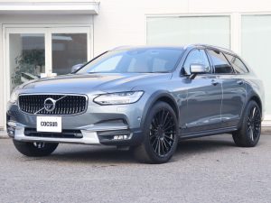ボルボ　V90　クロスカントリー　D4　AWD　モメンタム